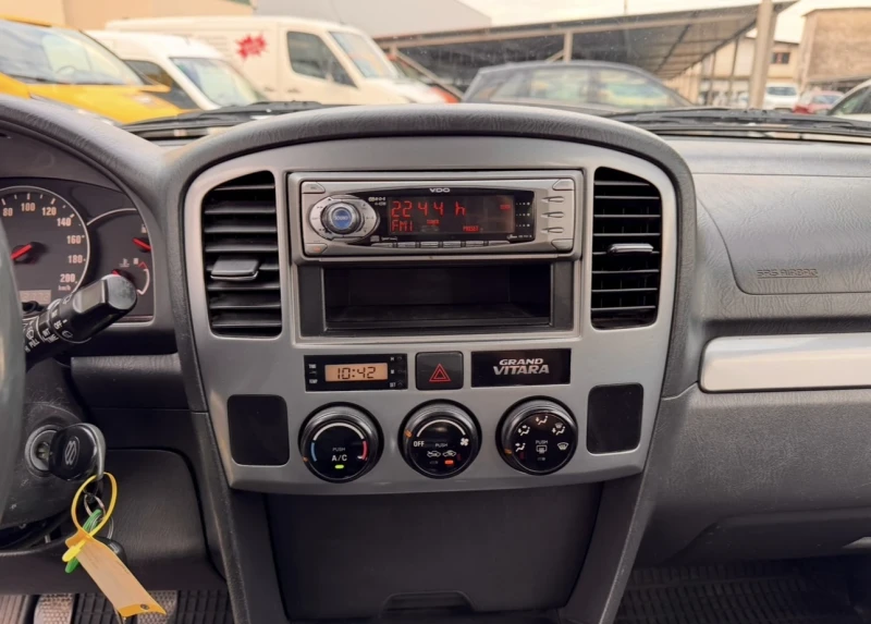 Suzuki Grand vitara 2.0TD / 4x4 / Клима, снимка 8 - Автомобили и джипове - 51895118