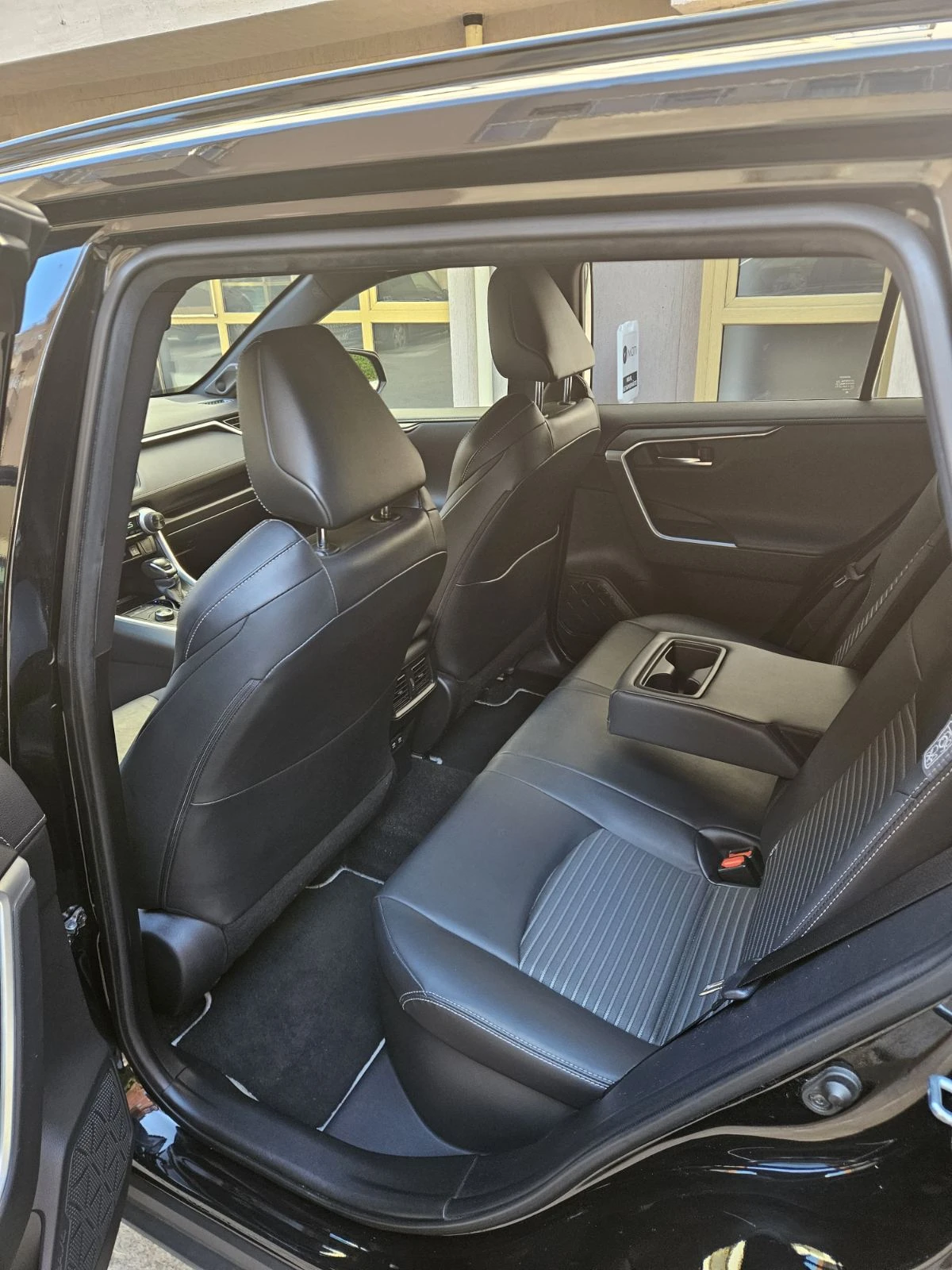 Toyota Rav4 2.5 Hybrid /Black Edition/ 4WD/Гаранция до 08.2026 - изображение 8