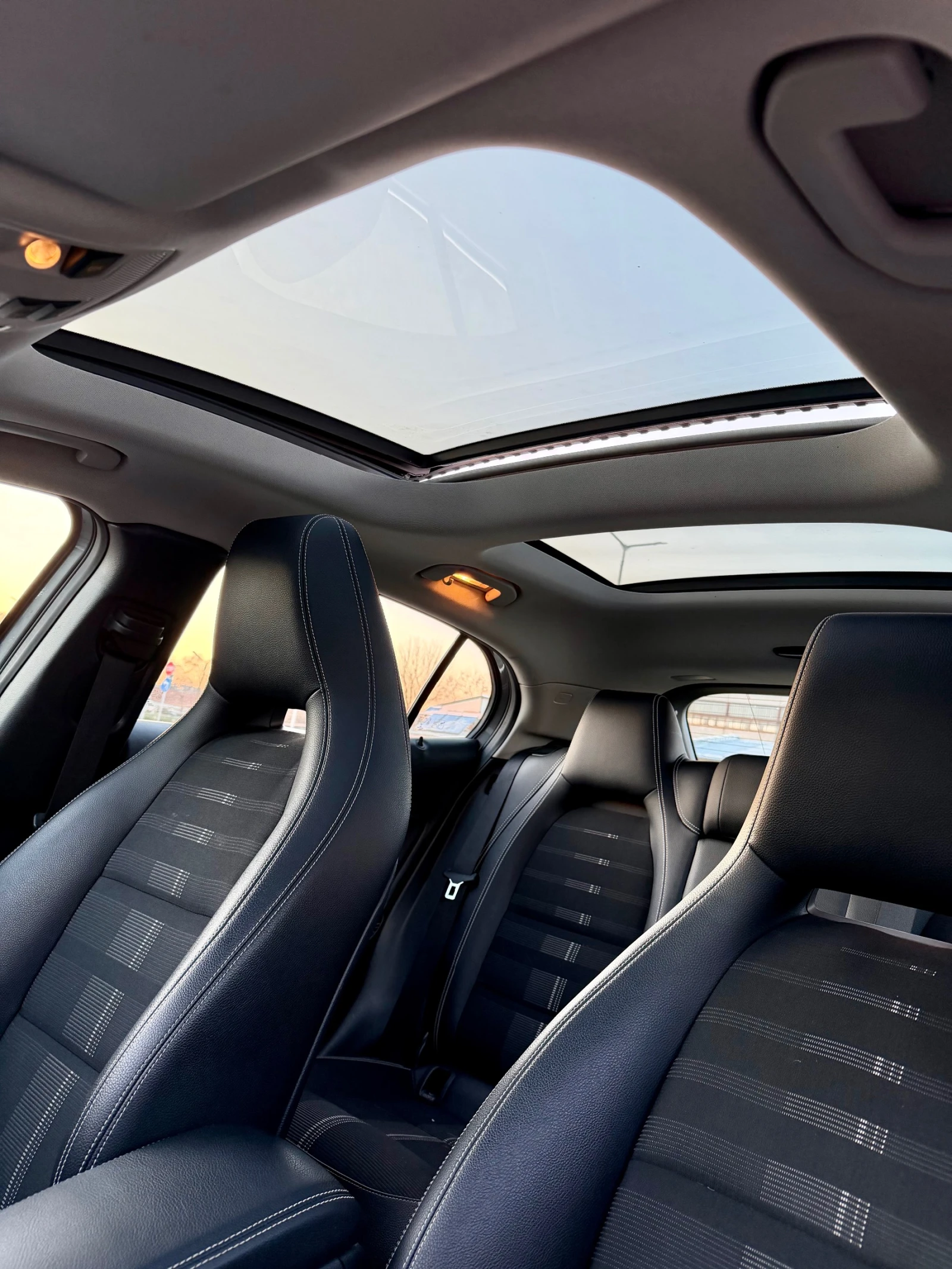 Mercedes-Benz GLA 200, снимка 11 - Автомобили и джипове - 53759422