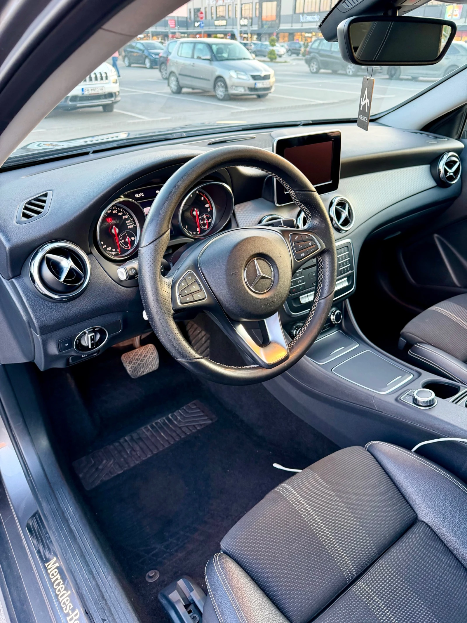 Mercedes-Benz GLA 200, снимка 6 - Автомобили и джипове - 53759422