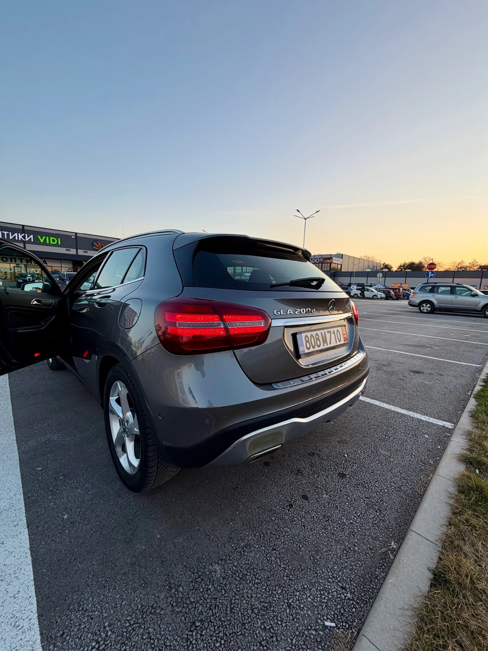 Mercedes-Benz GLA 200, снимка 4 - Автомобили и джипове - 53759422