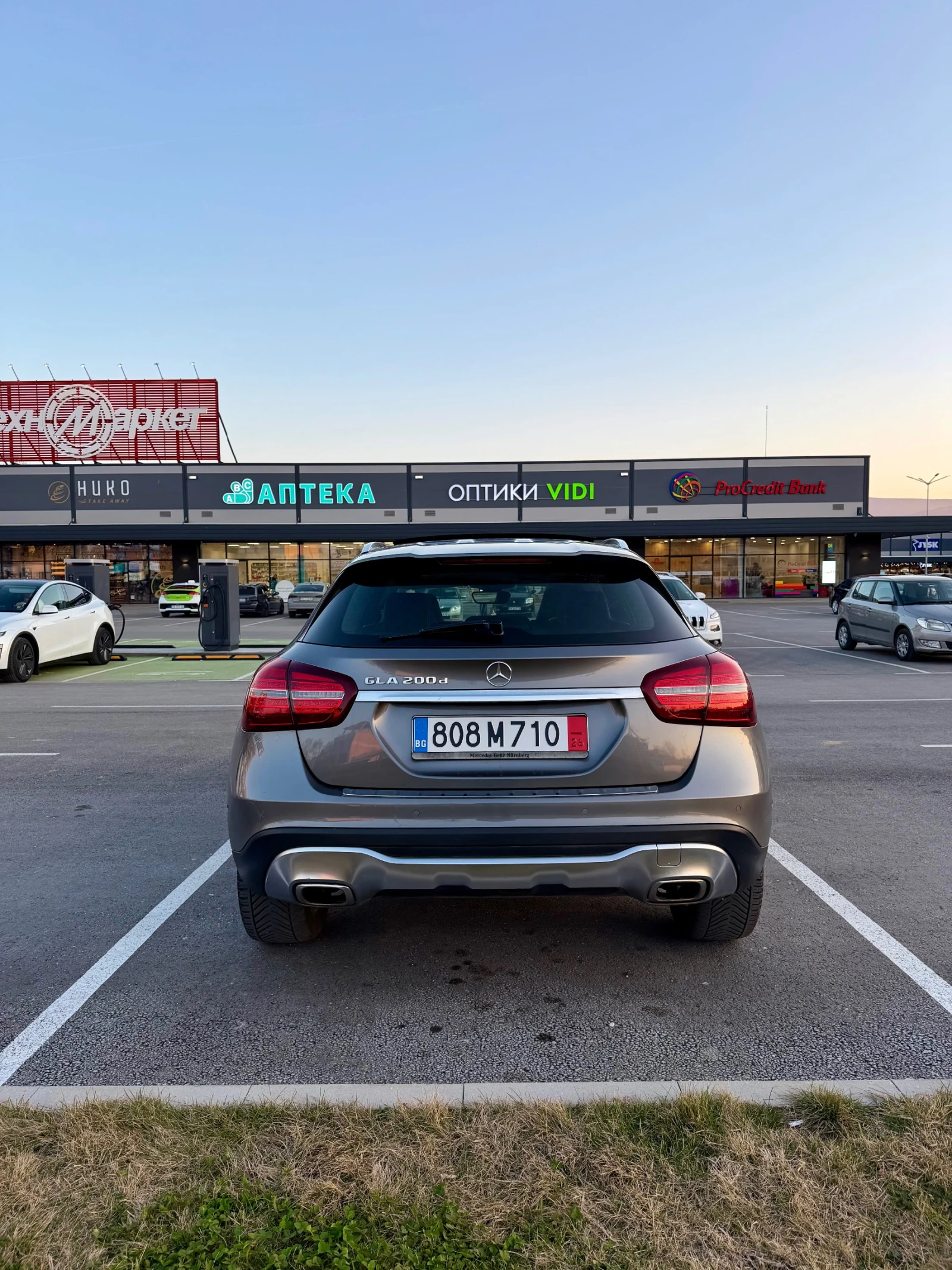 Mercedes-Benz GLA 200, снимка 3 - Автомобили и джипове - 53759422