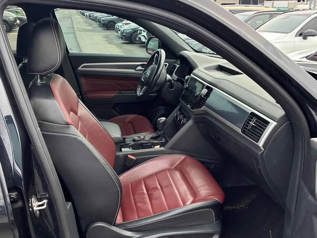 VW Atlas * Execline * ДИСТРОНИК * ОБДУХВАНЕ * 2 КЛЮЧА * , снимка 16 - Автомобили и джипове - 54077002