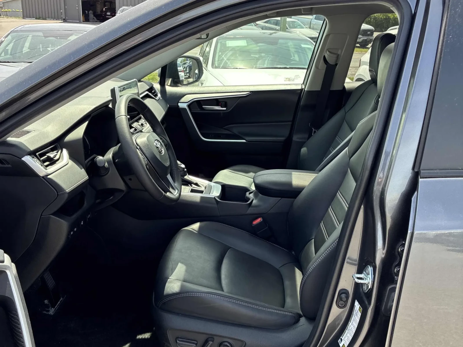 Toyota Rav4 XLE * ПАНОРАМА * CARFAX * АВТО КРЕДИТ * , снимка 8 - Автомобили и джипове - 54755690