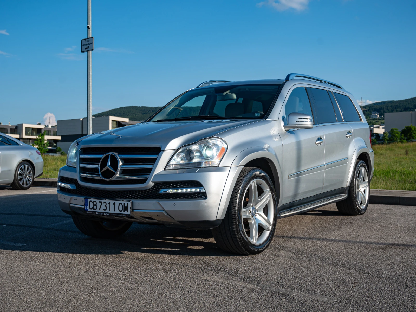 Mercedes-Benz GL 550 Grand Edition Designo, снимка 2 - Автомобили и джипове - 54885940