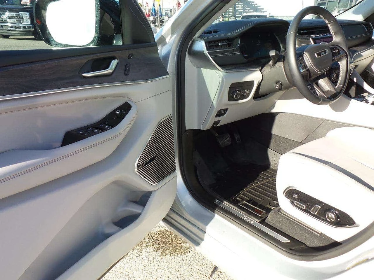 Jeep Grand cherokee * OVERLAND, LEATHER, HEADS UP DISPLAY, LOADED! * C | Mobile.bg � ����������� 10