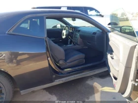 Dodge Challenger R/T* Keyless* Климатроник* Клип на мотора - 11100 € / 21709.71 лв. - 30718938 8