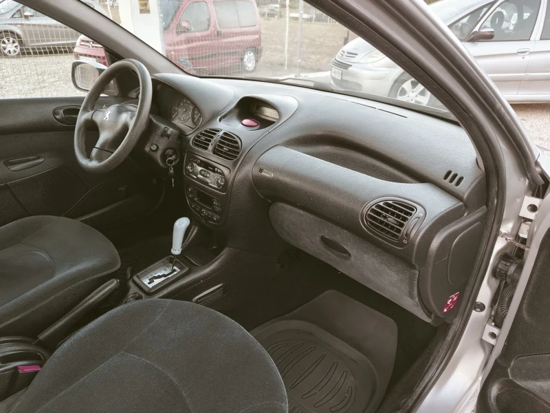 Peugeot 206 1.4 Автоматик климатроник, снимка 12 - Автомобили и джипове - 46921288