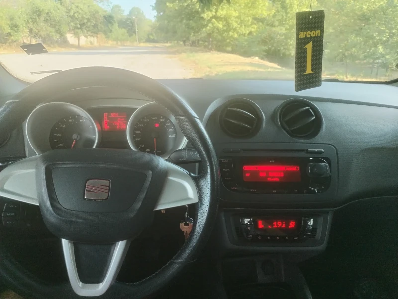 Seat Ibiza 1.4 газ/бензин, снимка 5 - Автомобили и джипове - 48201640