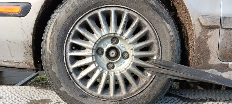 Volvo V40, снимка 2 - Автомобили и джипове - 53541628