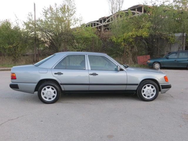 Mercedes-Benz 124 E230 реални км., снимка 4 - Автомобили и джипове - 30456198