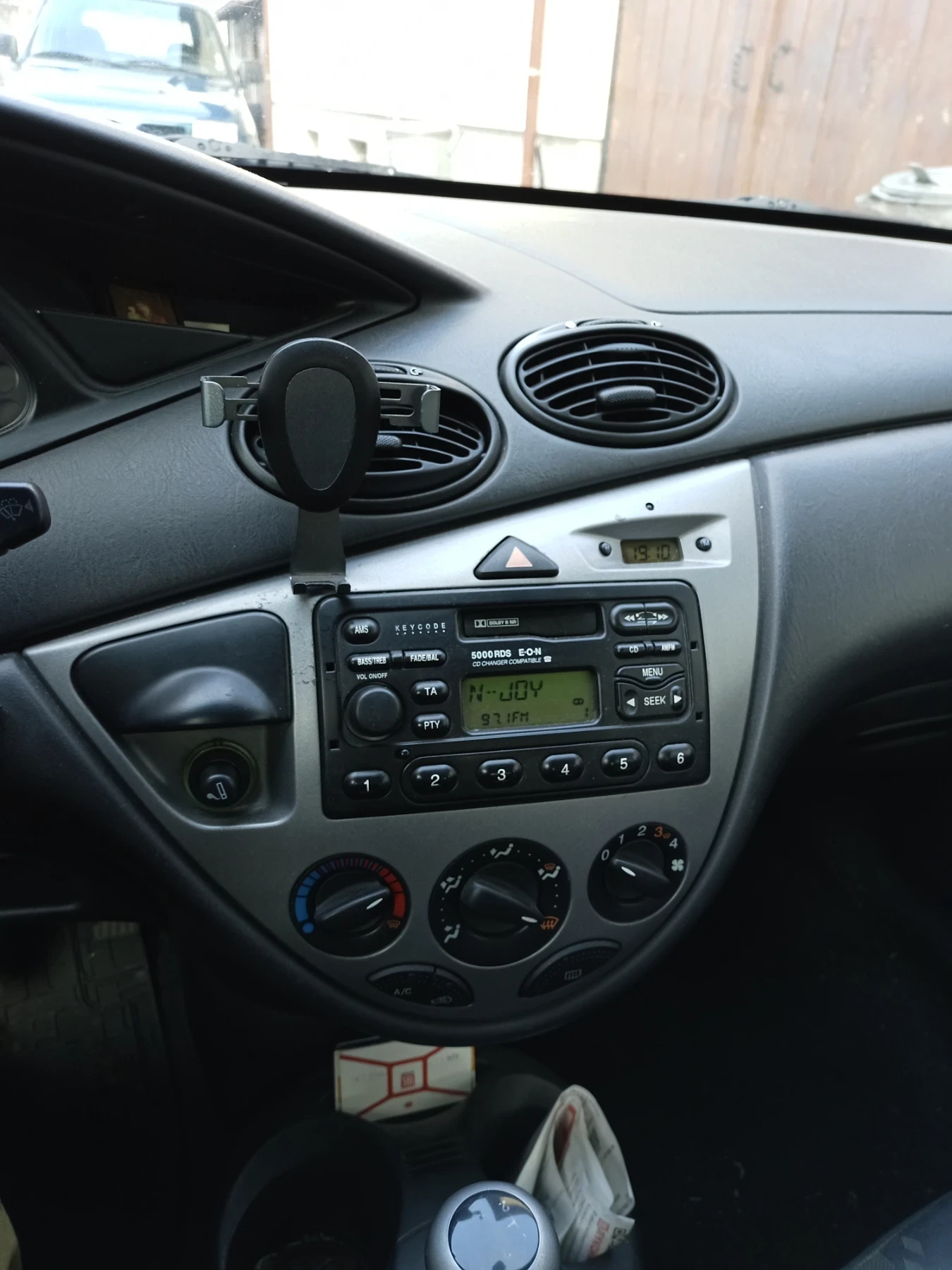 Ford Focus 1.6 - изображение 8