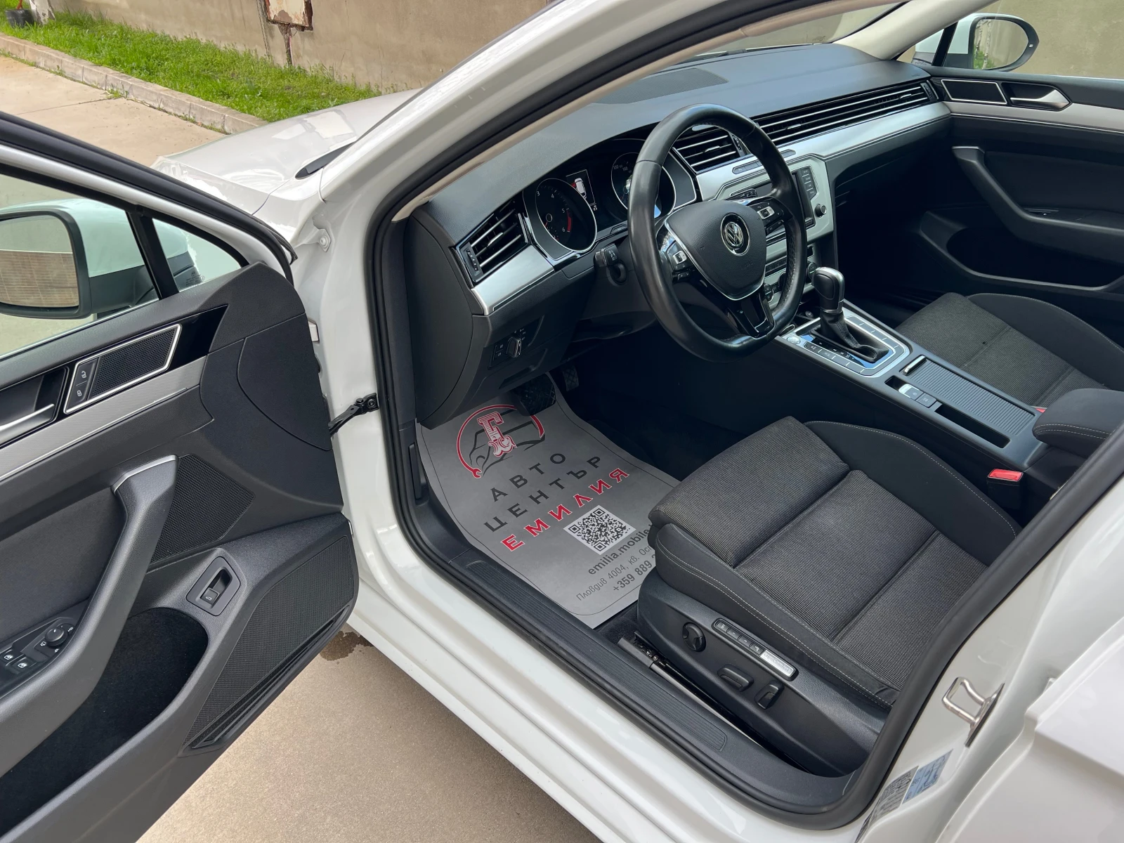 VW Passat 2.0 TDI * Панорама* Масаж* Дистроник - изображение 8
