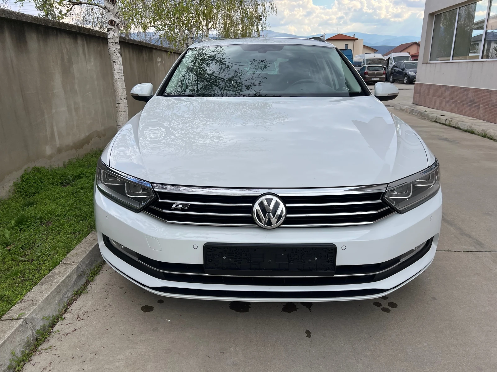 VW Passat 2.0 TDI * Панорама* Масаж* Дистроник - изображение 6