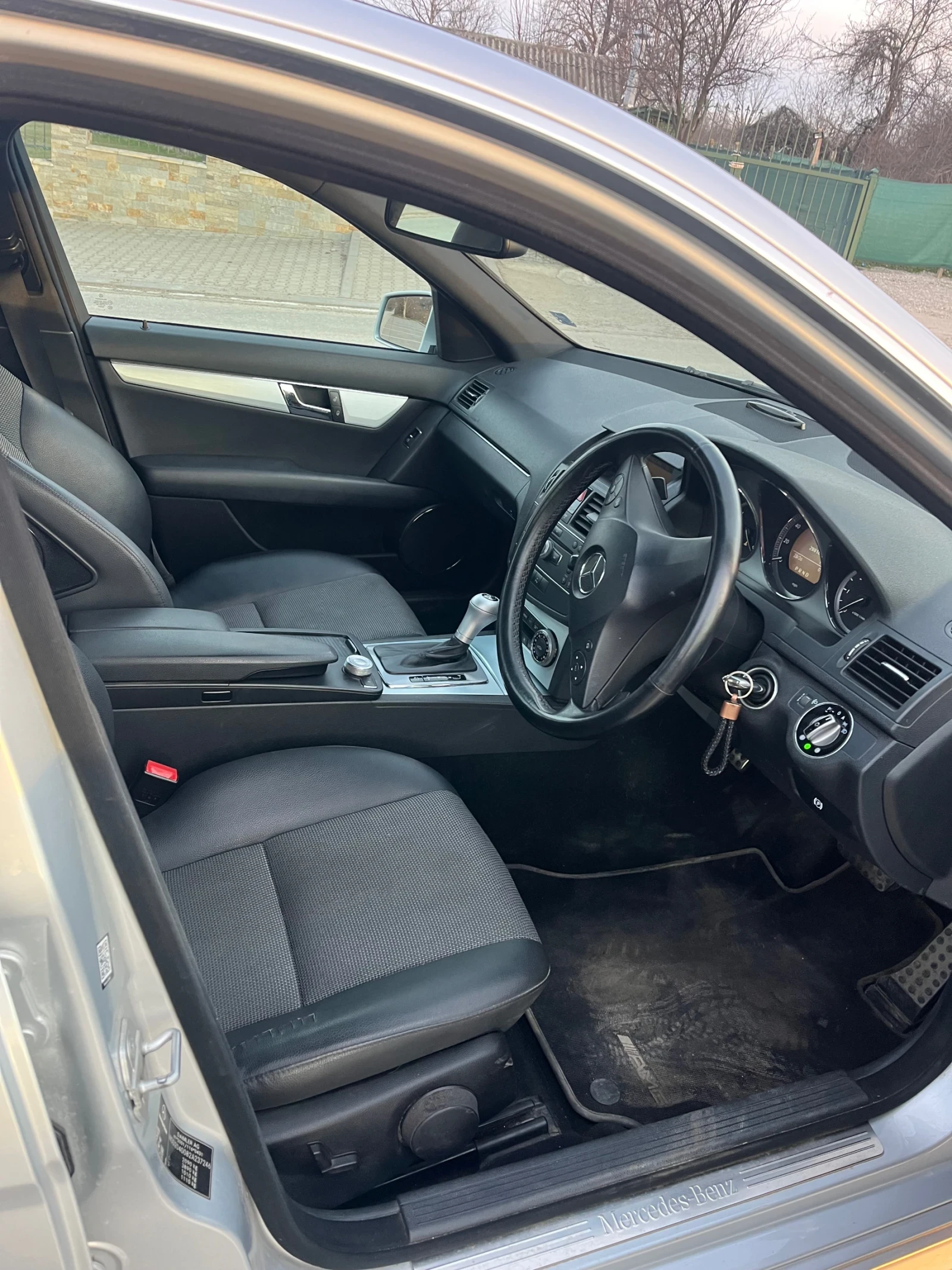 Mercedes-Benz C 220, снимка 8 - Автомобили и джипове - 53758408