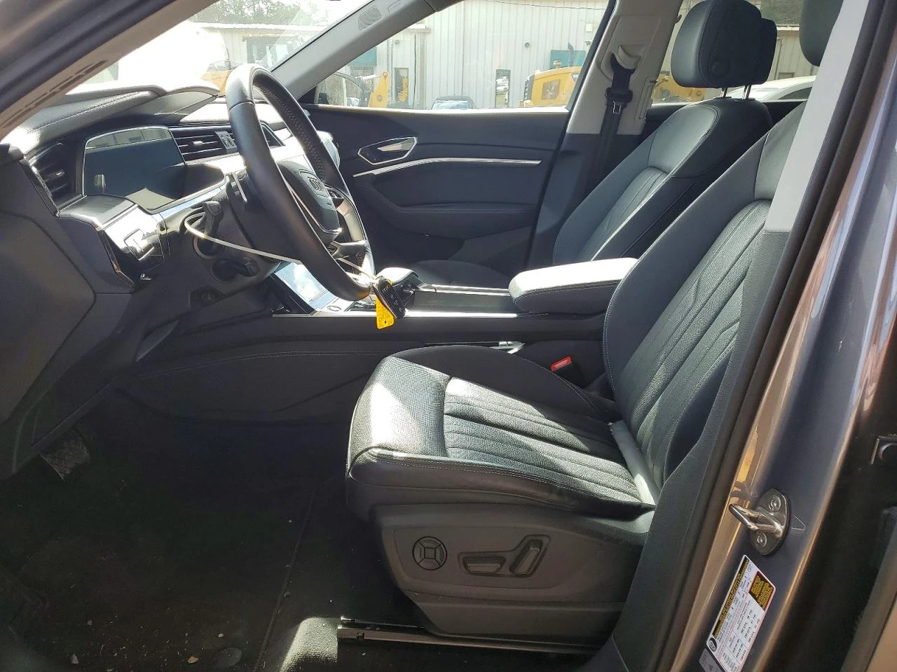 Audi E-Tron Premium Plus, снимка 7 - Автомобили и джипове - 53947044