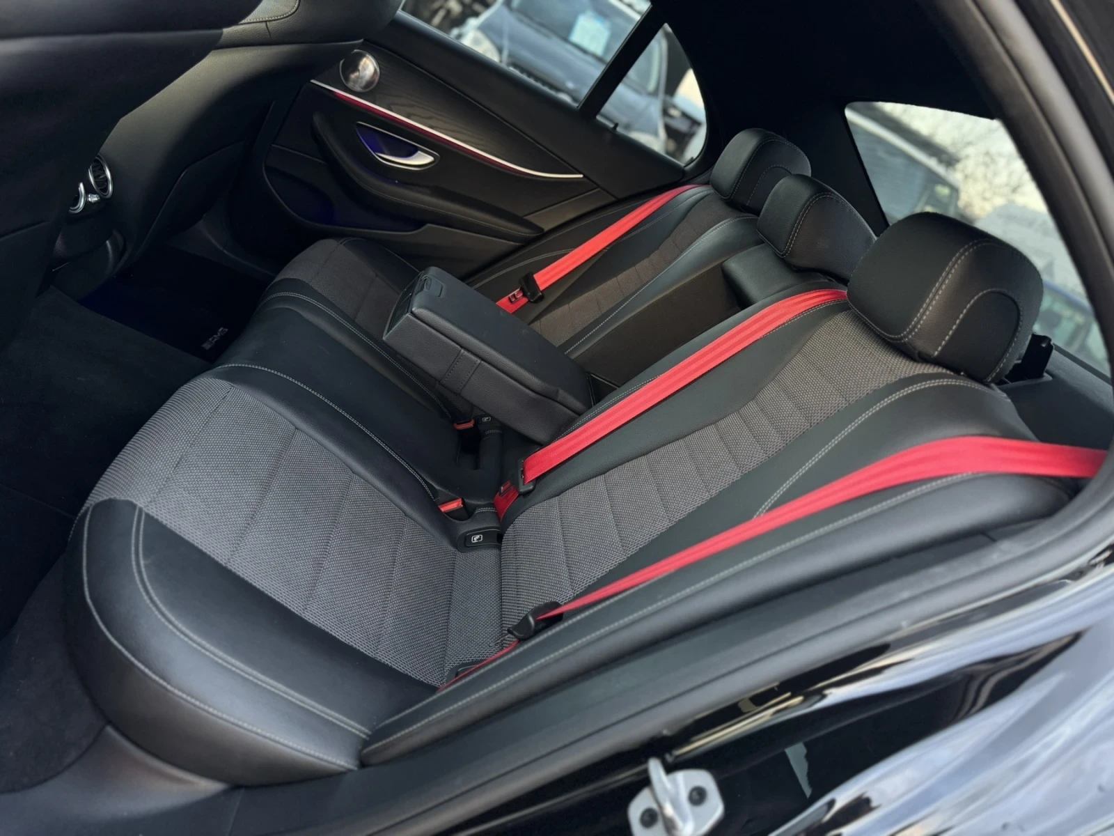 Mercedes-Benz E 220 CDI* AMG packet, снимка 10 - Автомобили и джипове - 53978709