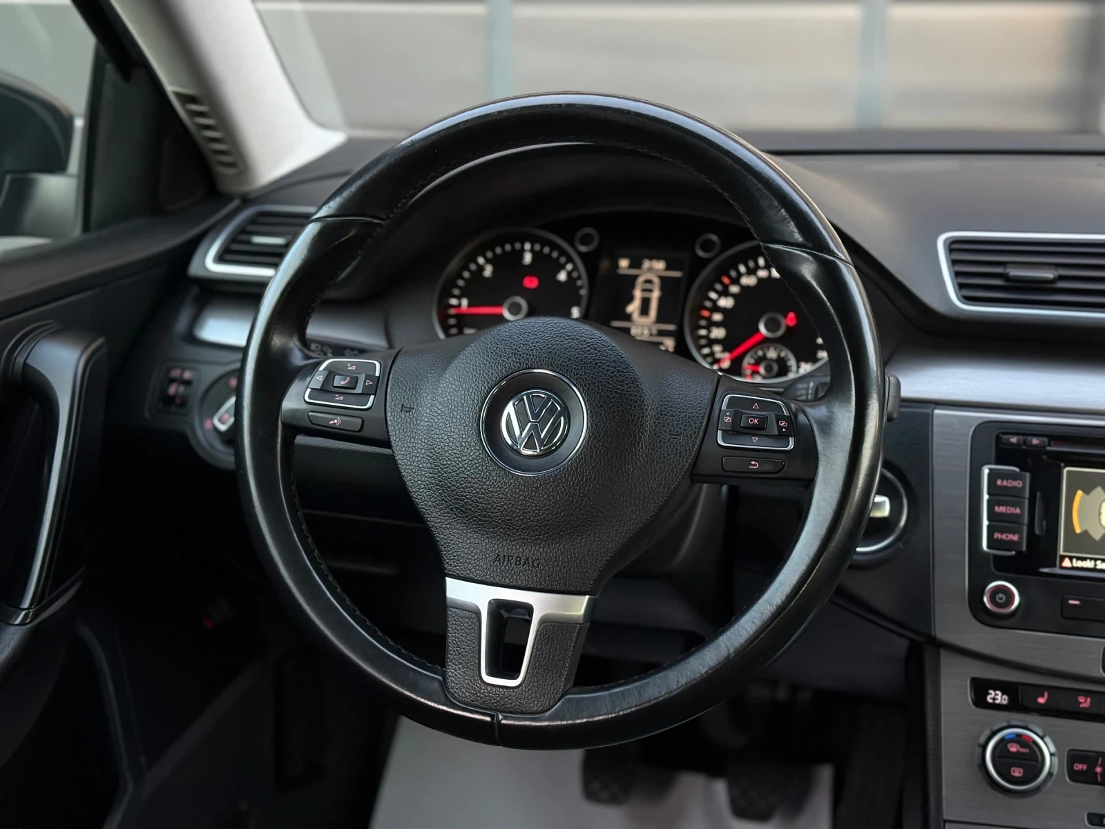 VW Passat 2.0TDI * NAVI* 170кс.* Climatronic* , снимка 10 - Автомобили и джипове - 53990299