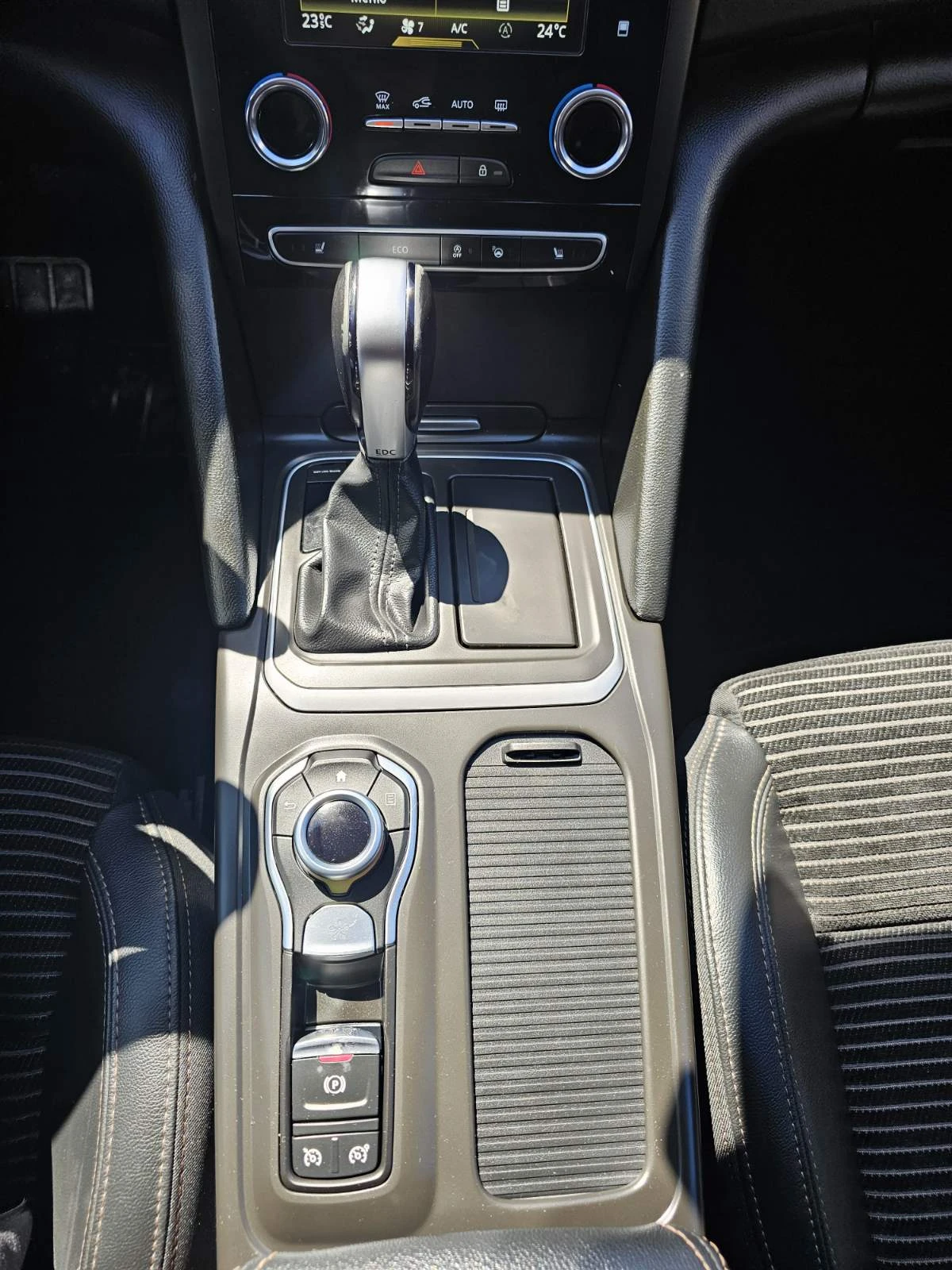 Renault Talisman 1.6 TCe 200 EDC, снимка 10 - Автомобили и джипове - 54125358