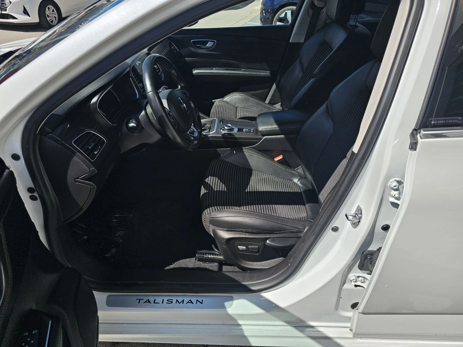 Renault Talisman 1.6 TCe 200 EDC, снимка 13 - Автомобили и джипове - 54125358