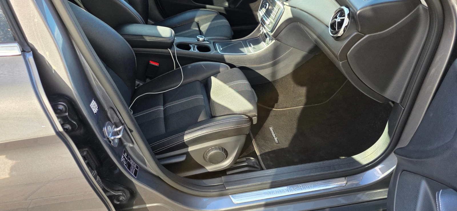 Mercedes-Benz GLA 180 Style / Urban, снимка 17 - Автомобили и джипове - 54176117