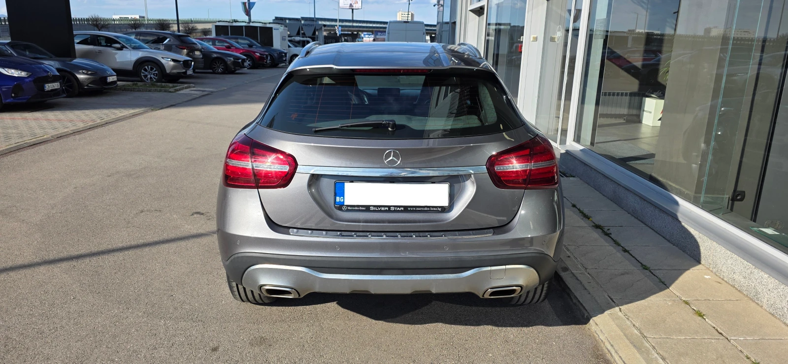 Mercedes-Benz GLA 180 Style / Urban, снимка 4 - Автомобили и джипове - 54176117