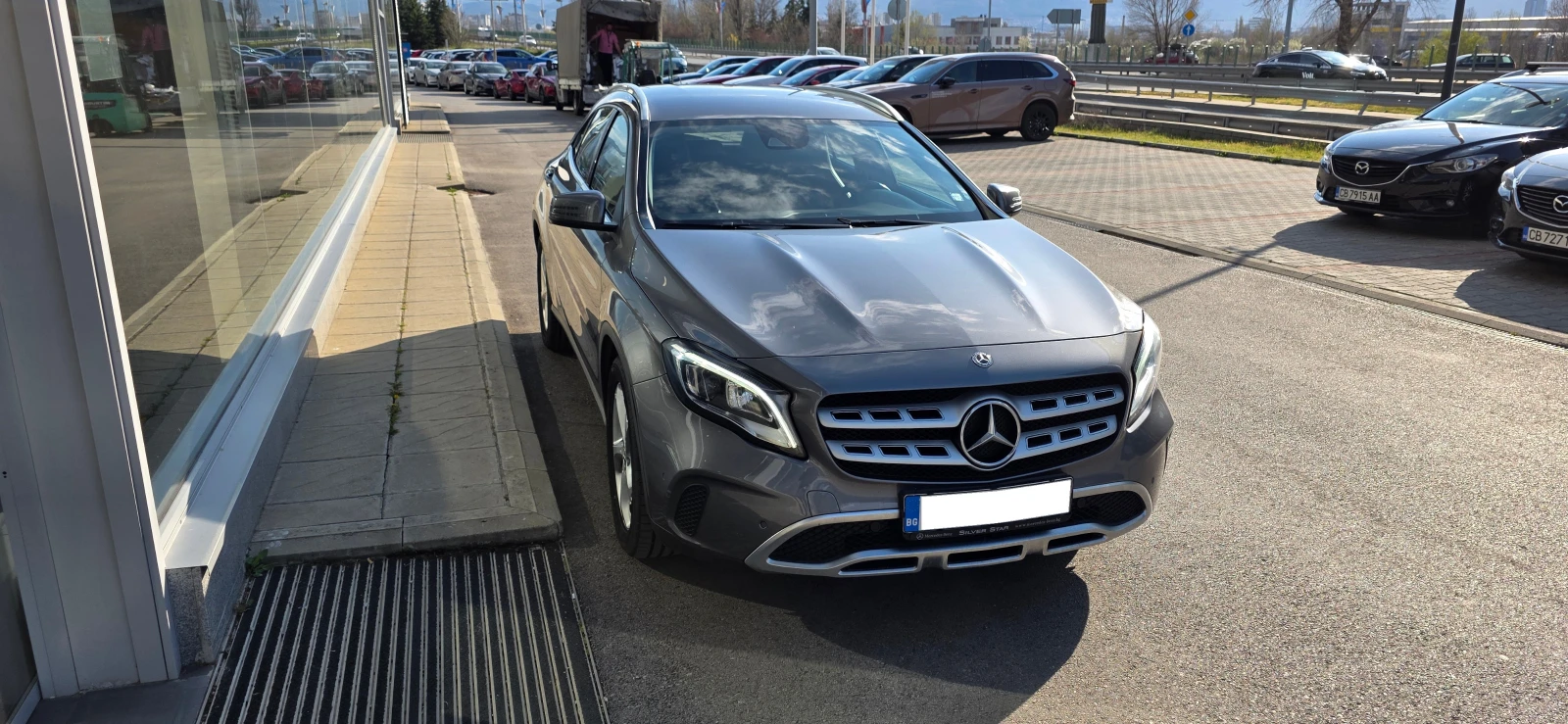 Mercedes-Benz GLA 180 Style / Urban, снимка 6 - Автомобили и джипове - 54176117