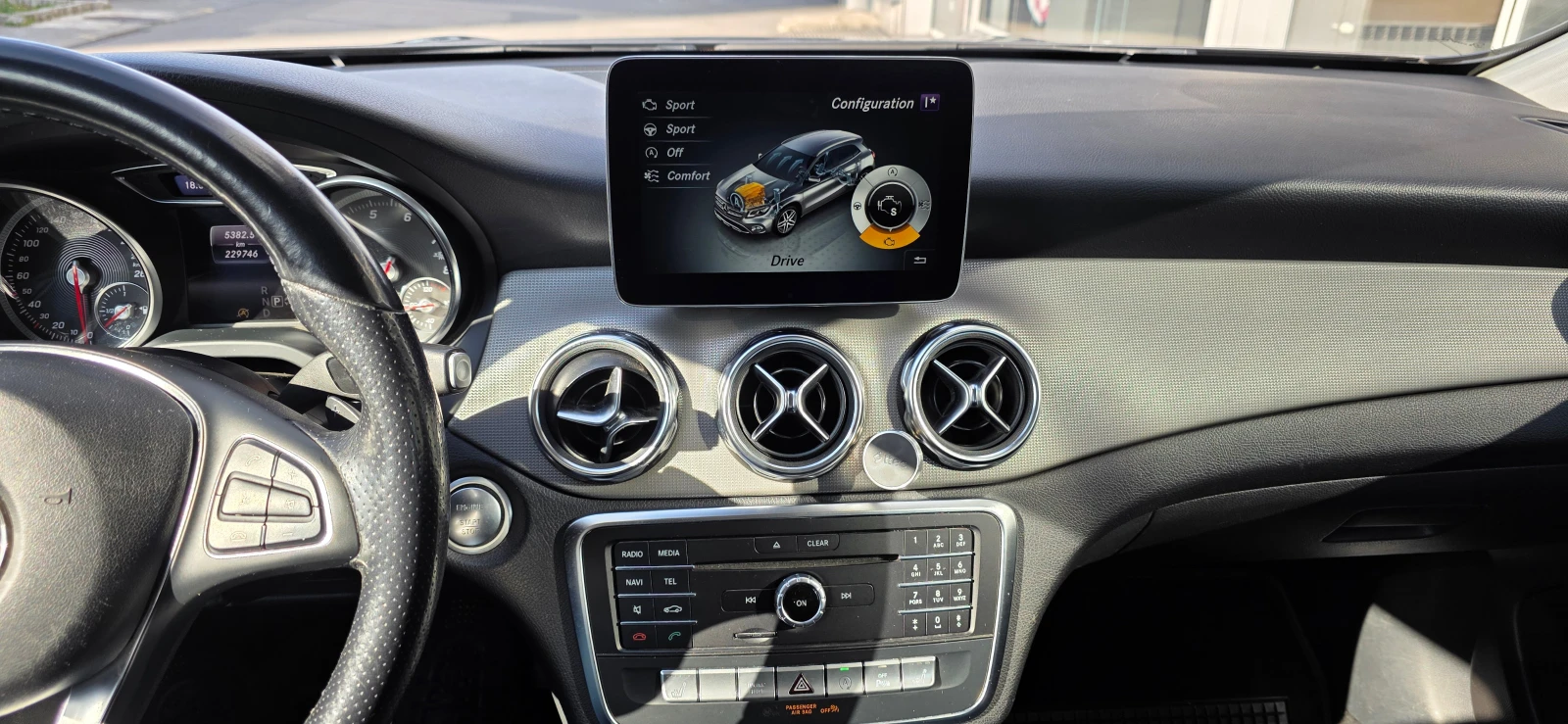 Mercedes-Benz GLA 180 Style / Urban, снимка 12 - Автомобили и джипове - 54176117