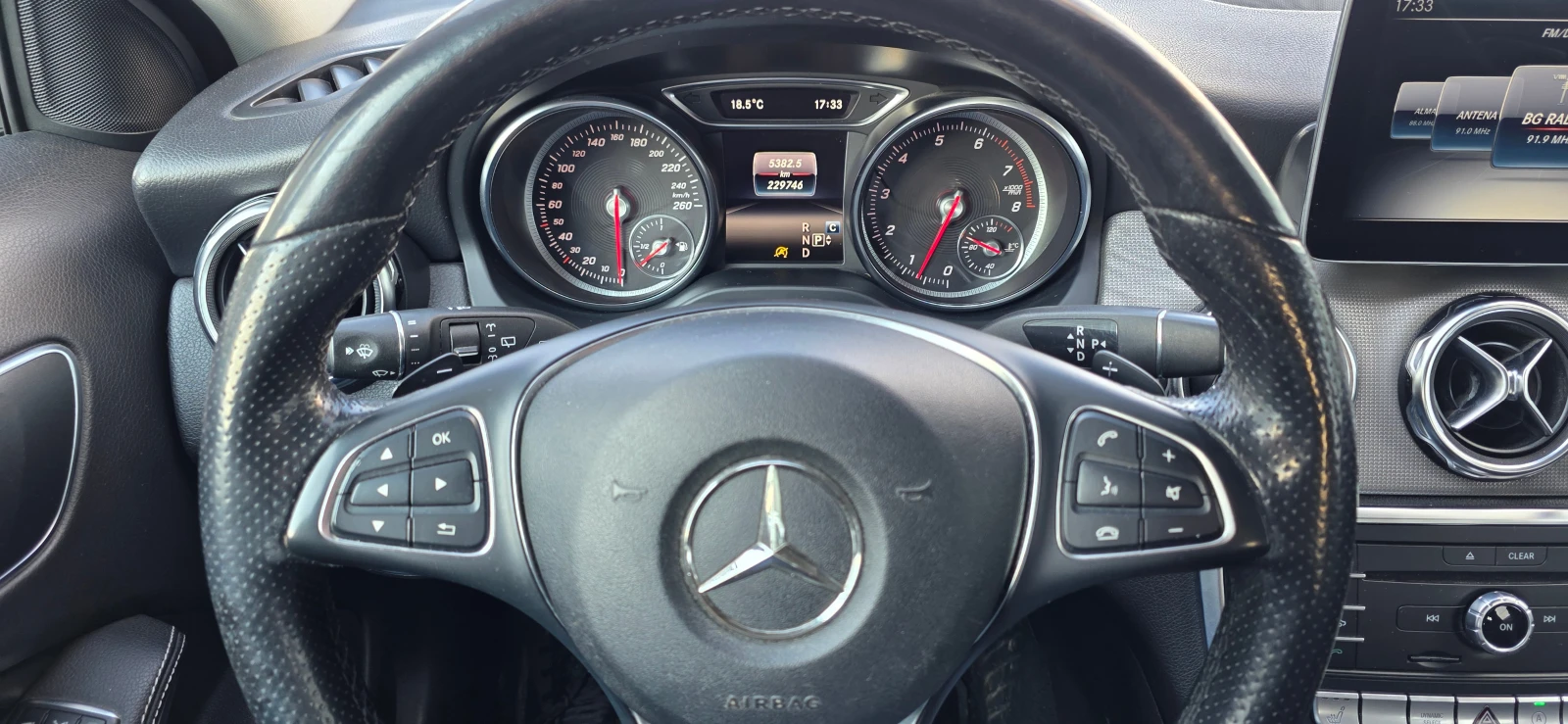 Mercedes-Benz GLA 180 Style / Urban, снимка 8 - Автомобили и джипове - 54176117