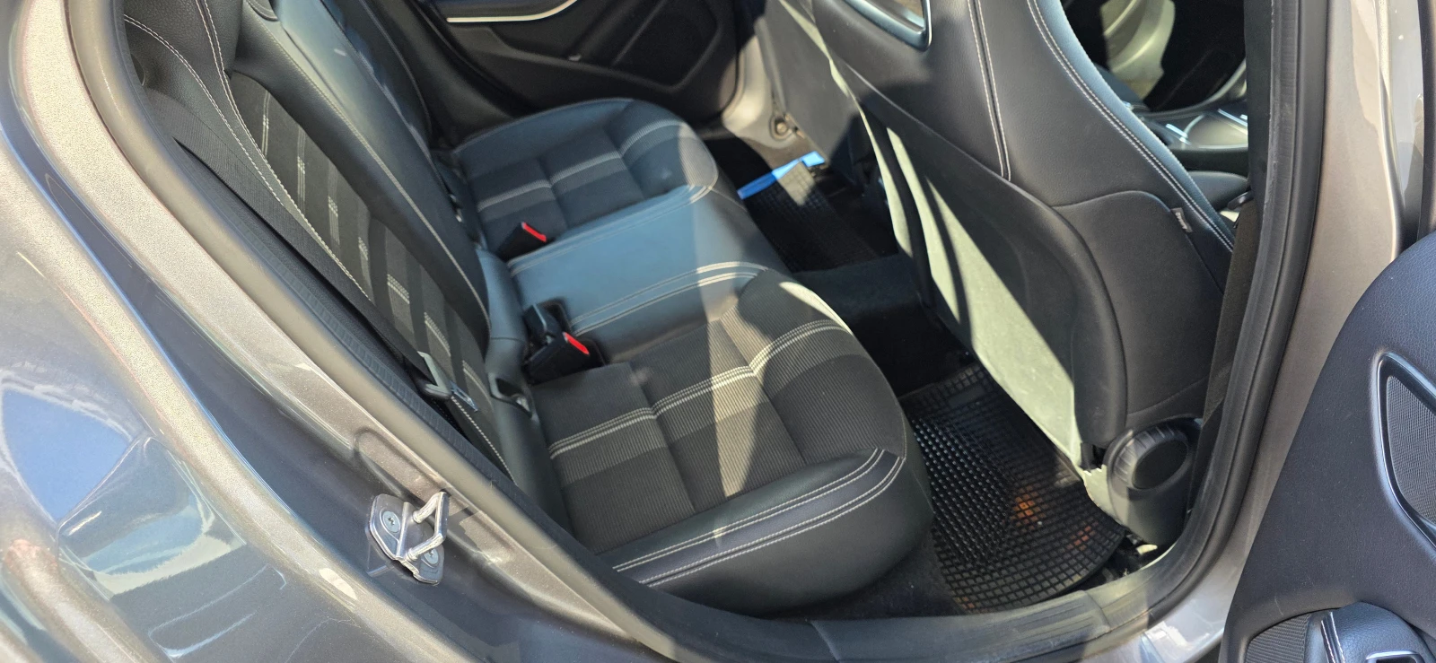 Mercedes-Benz GLA 180 Style / Urban, снимка 16 - Автомобили и джипове - 54176117