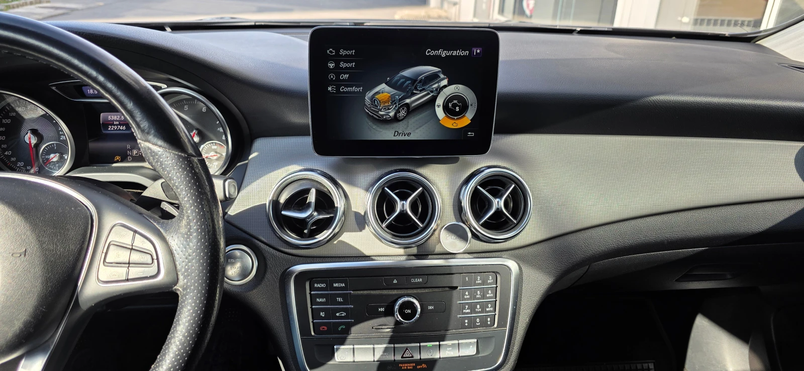 Mercedes-Benz GLA 180 Style / Urban, снимка 13 - Автомобили и джипове - 54176117