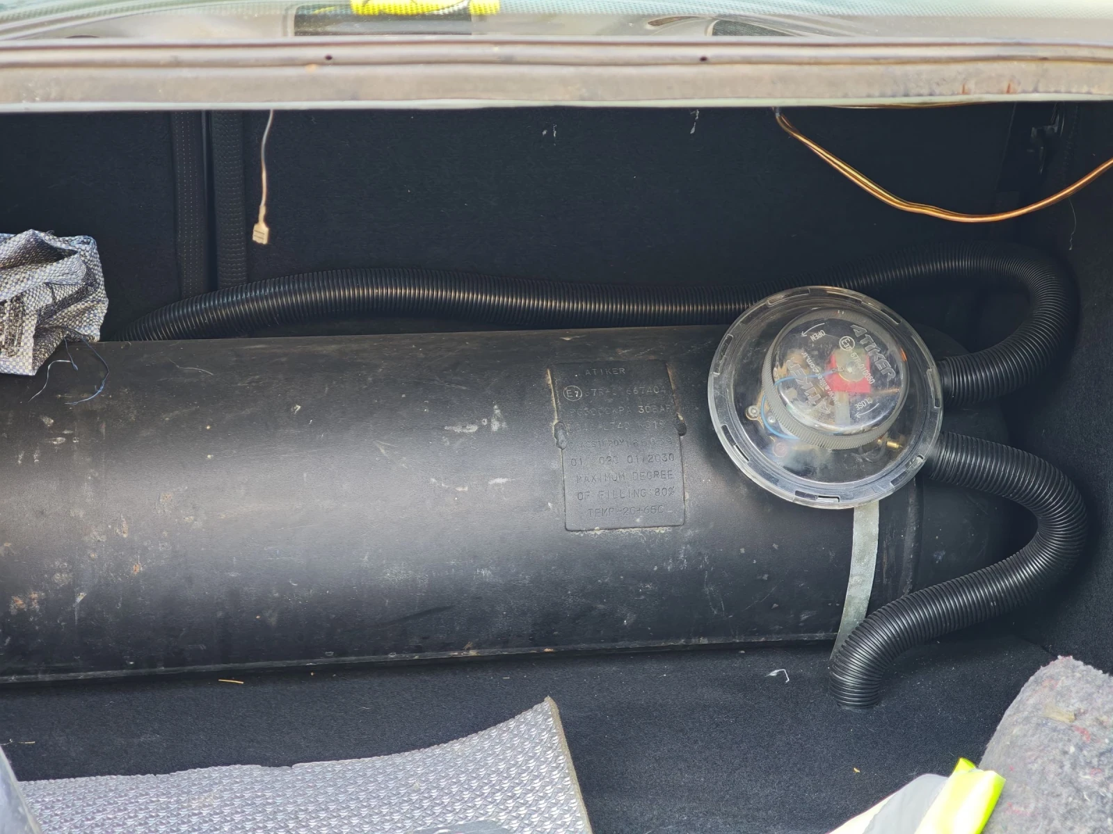 Audi 80 1, 6 Газ, снимка 11 - Автомобили и джипове - 54323208