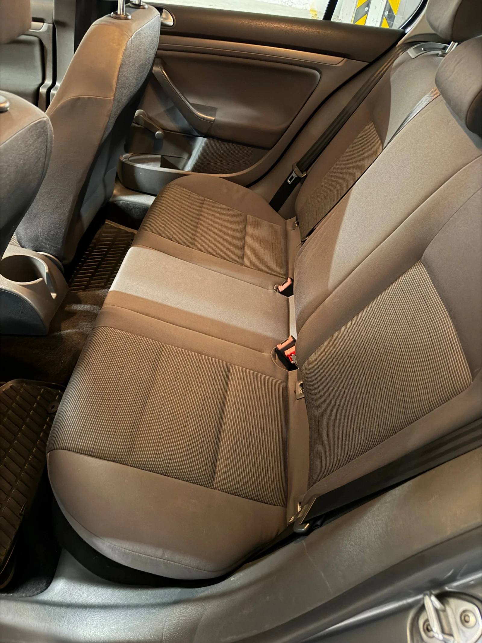 VW Golf 5 1.9 TDI, снимка 15 - Автомобили и джипове - 55465284