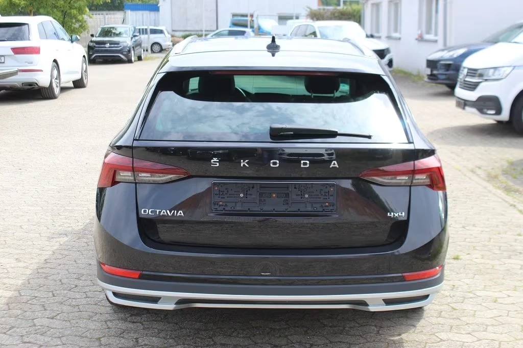Skoda Octavia DSG 4x4 Digital Cockpit, снимка 5 - Автомобили и джипове - 55785175