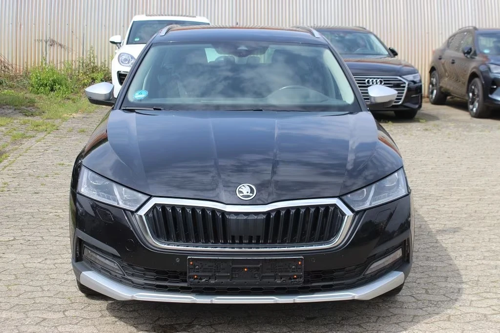 Skoda Octavia DSG 4x4 Digital Cockpit, снимка 2 - Автомобили и джипове - 55785175