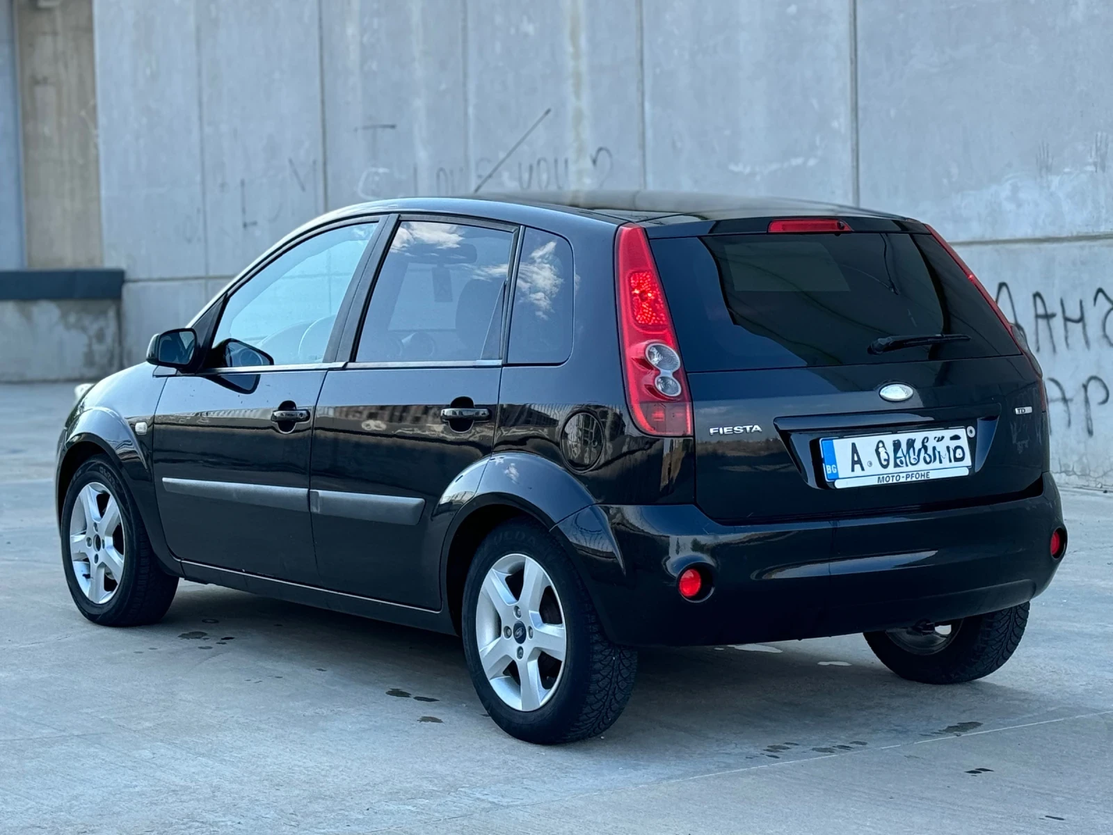 Ford Fiesta 1.4 TDCI / Обслужена, снимка 4 - Автомобили и джипове - 56244151