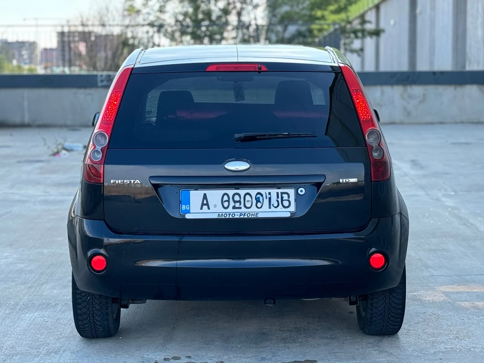 Ford Fiesta 1.4 TDCI / Обслужена, снимка 5 - Автомобили и джипове - 56244151