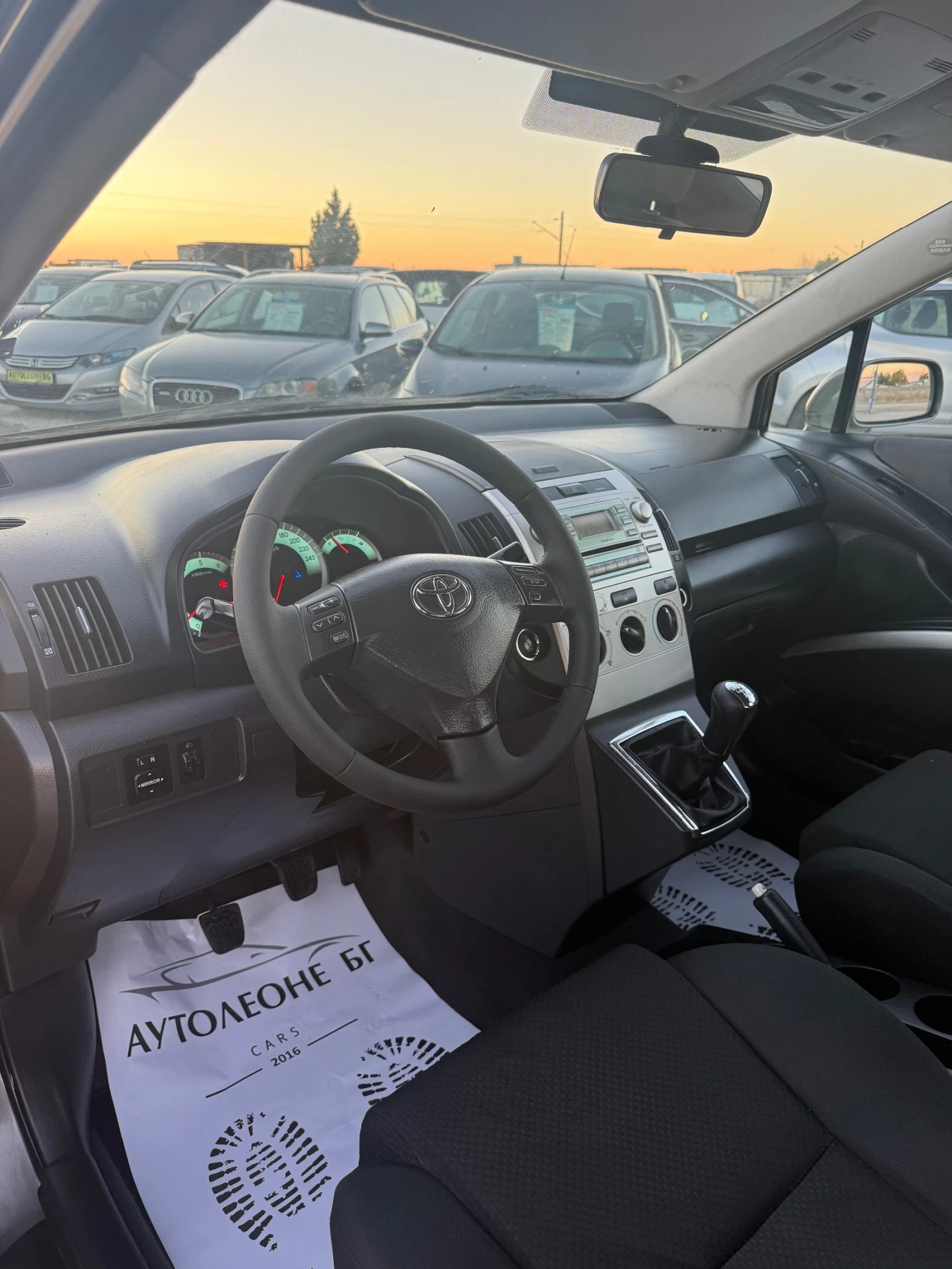 Toyota Corolla verso 2.2 D4D, снимка 7 - Автомобили и джипове - 56634533