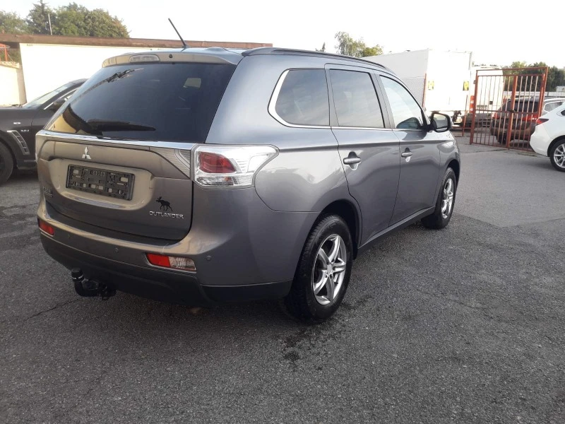 Mitsubishi Outlander, снимка 9 - Автомобили и джипове - 42335755