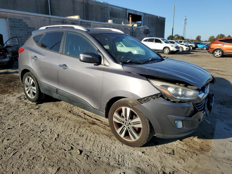 Hyundai Tucson GLS 4X4, снимка 4 - Автомобили и джипове - 47987819