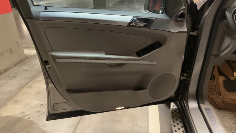 Mercedes-Benz ML 320, снимка 6 - Автомобили и джипове - 52714929