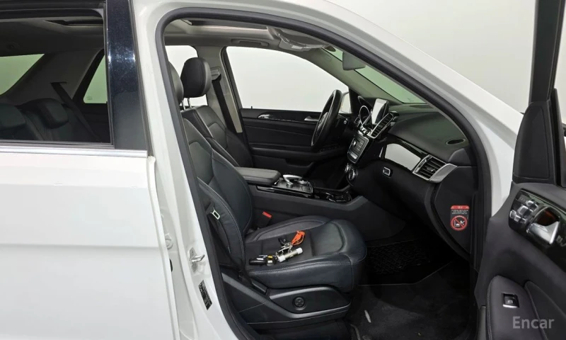 Mercedes-Benz GLE 350, снимка 11 - Автомобили и джипове - 53066009