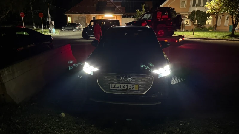 Audi Q4 E-tron , снимка 17 - Автомобили и джипове - 53184134