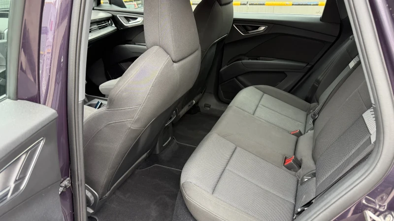 Audi Q4 E-tron , снимка 6 - Автомобили и джипове - 53184134