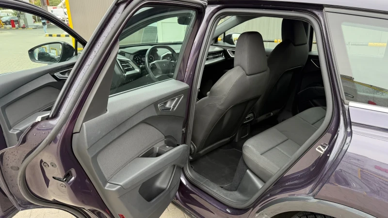Audi Q4 E-tron , снимка 12 - Автомобили и джипове - 53184134