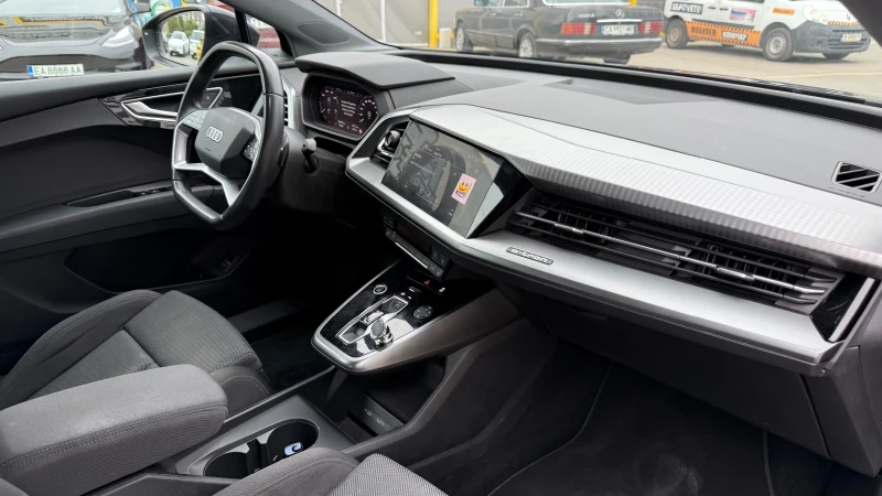 Audi Q4 E-tron , снимка 8 - Автомобили и джипове - 53184134