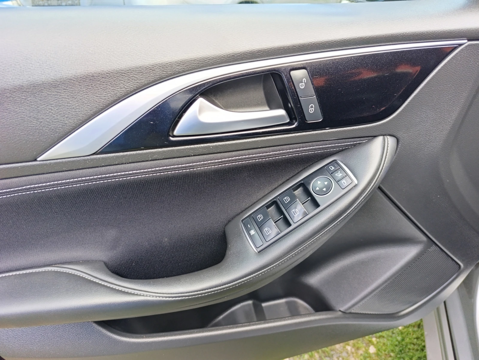 Infiniti Q30 1.5d Premium FWD - изображение 10