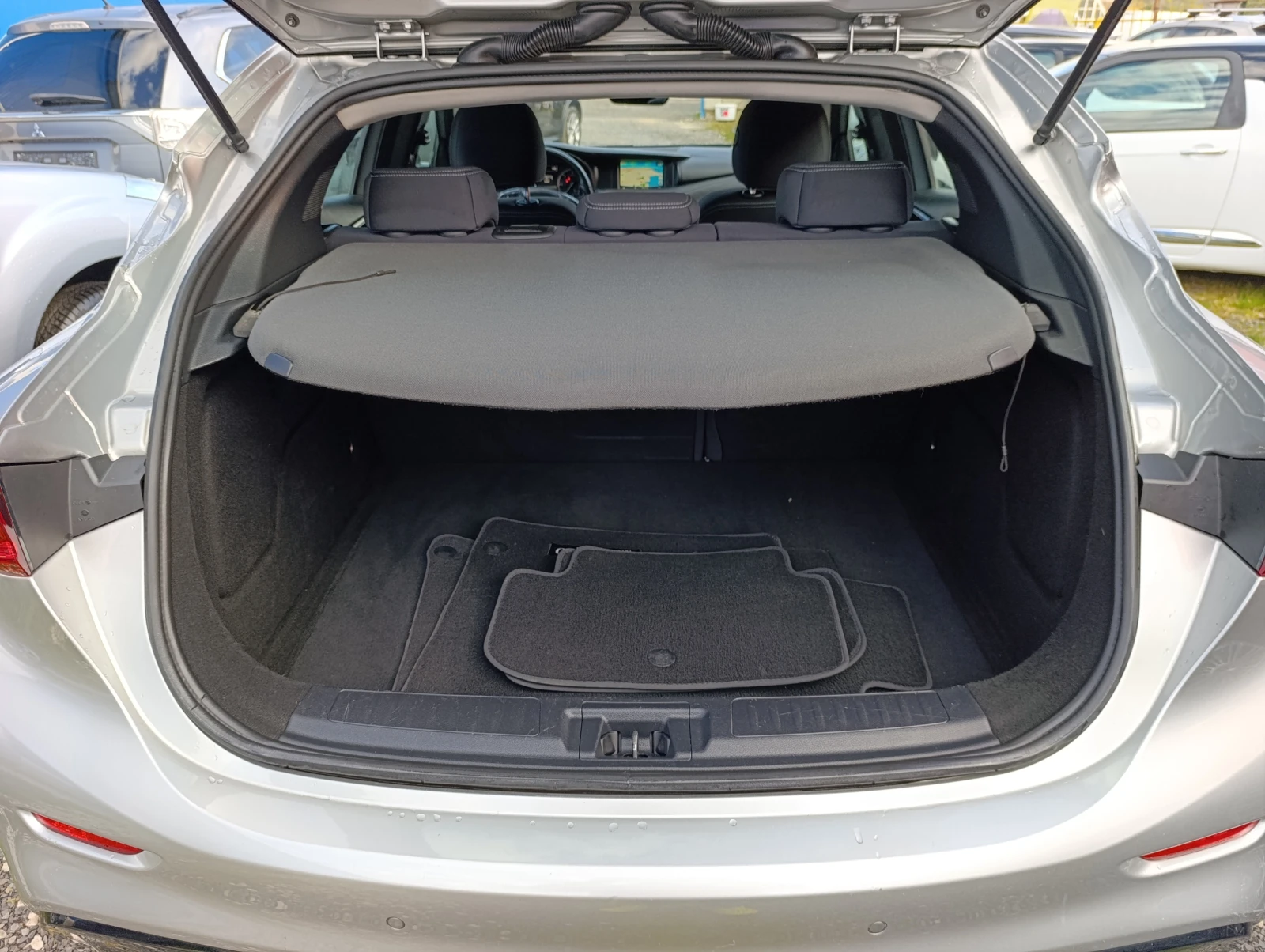 Infiniti Q30 1.5d Premium FWD - изображение 8