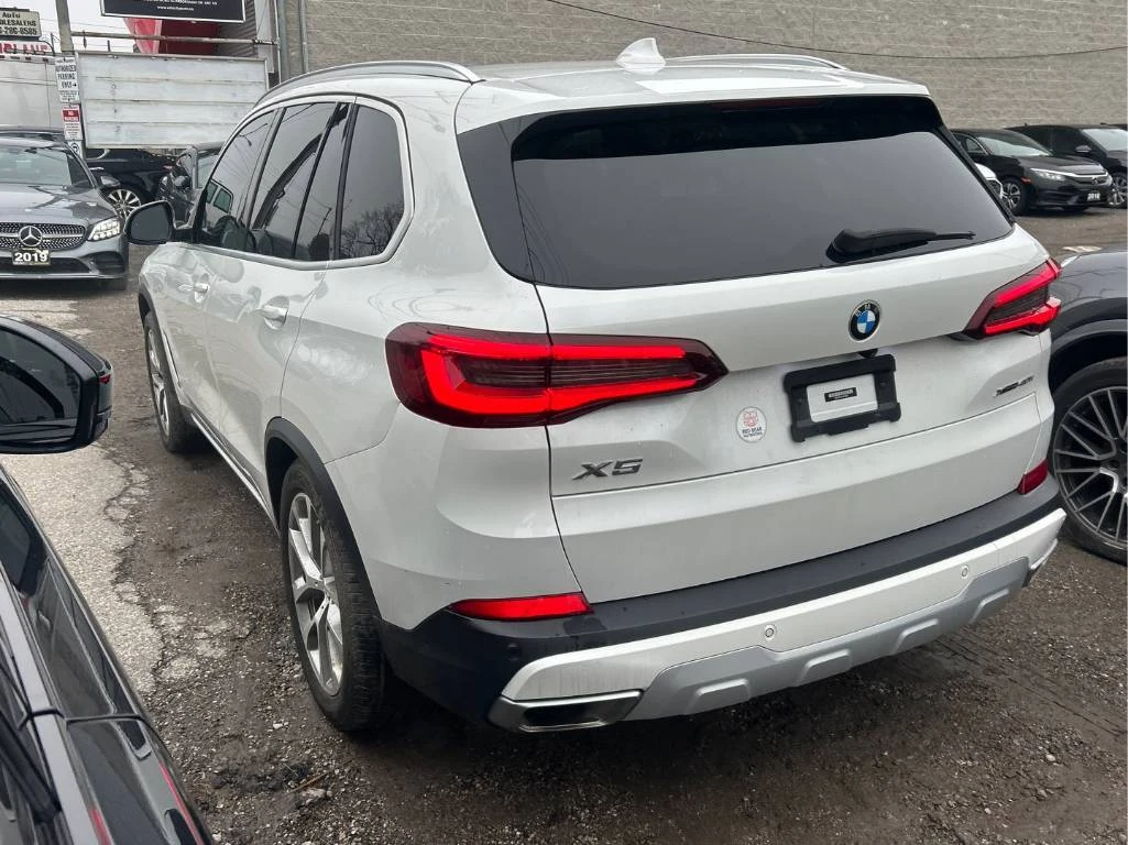 BMW X5 * CARFAX * LASER * HEAD-UP * 360 * ВЪЗДУХ, снимка 4 - Автомобили и джипове - 54053170