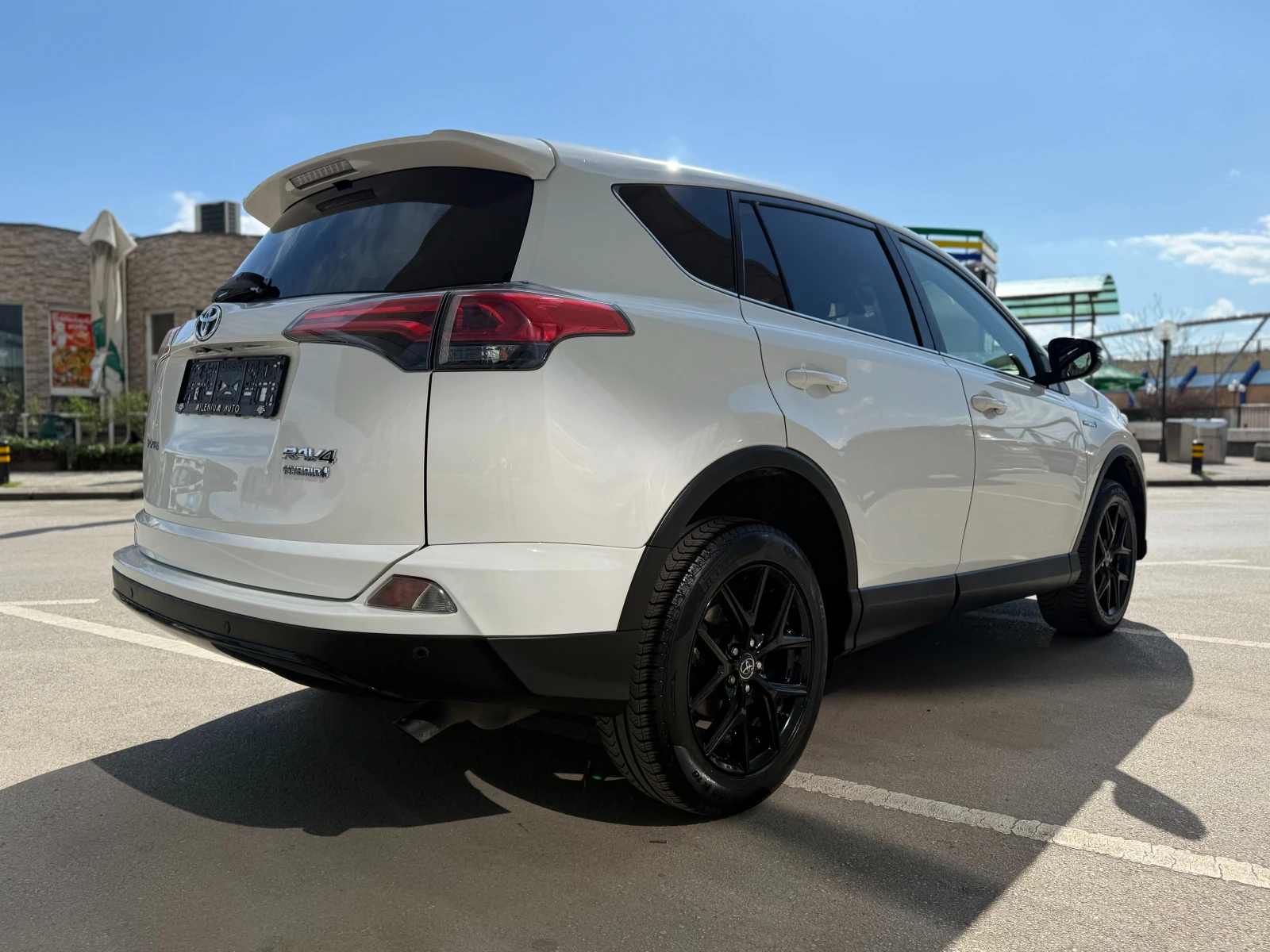 Toyota Rav4 6 МЕСЕЦА ГАРАНЦИЯ/2.5Hybrid 197к.с. Facelift, снимка 4 - Автомобили и джипове - 54137845